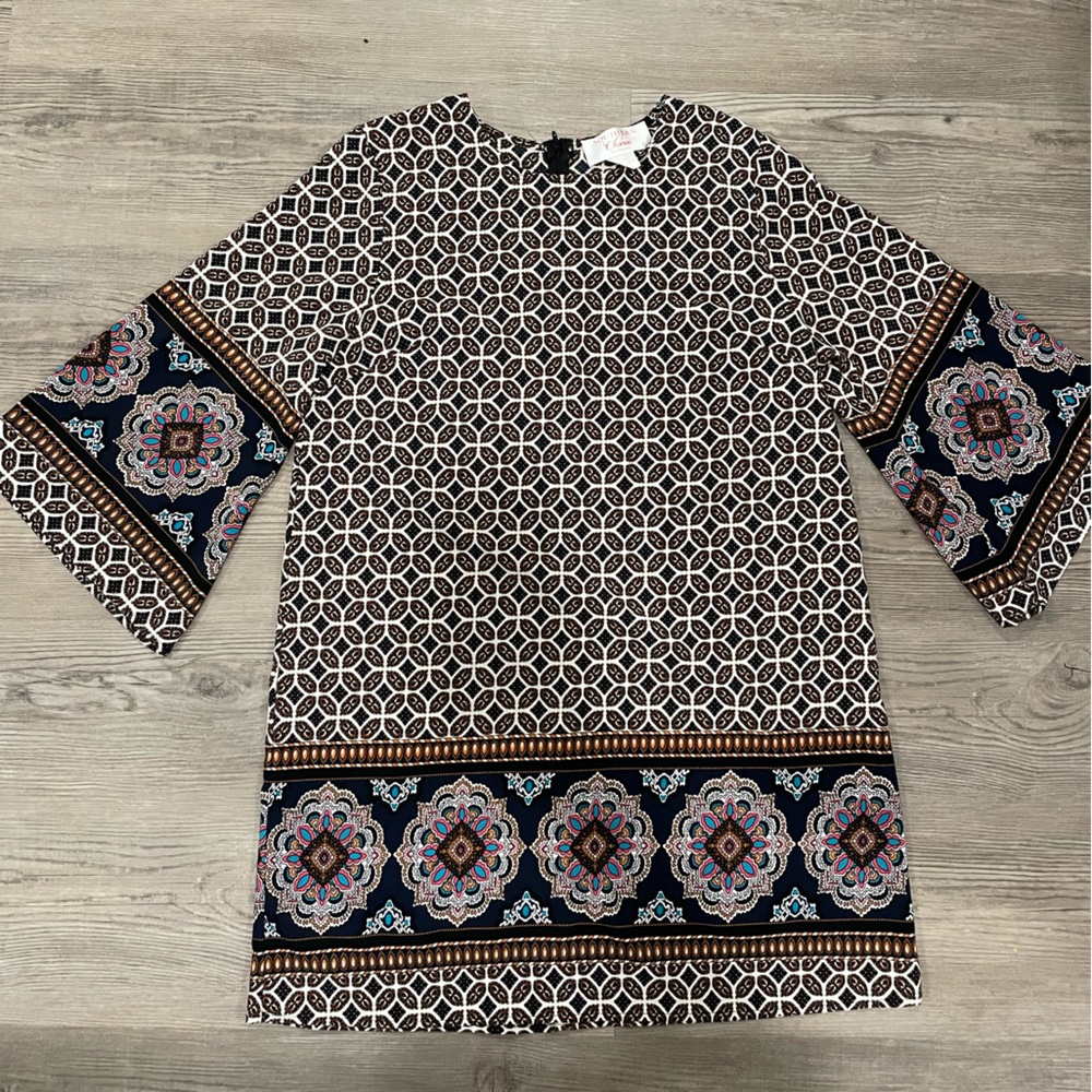 Elegant Black and White Patterned Women's Top